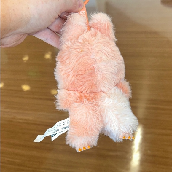 Labubu big into energy cutie - Picture 4 of 6